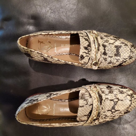 Womens Flat Shoes by Vince Camuto/Vero Cuoio - Size 6 - Picture 3 of 5